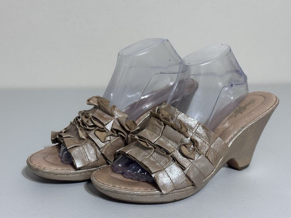 Born Crown Women’s Gold Metallic Leather Ruffle Wedge Slide Sandals Sz 11